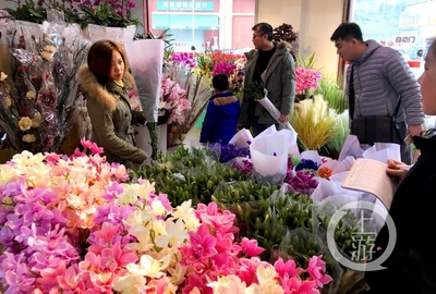 市民花市选“年货” 春节花卉销售火爆